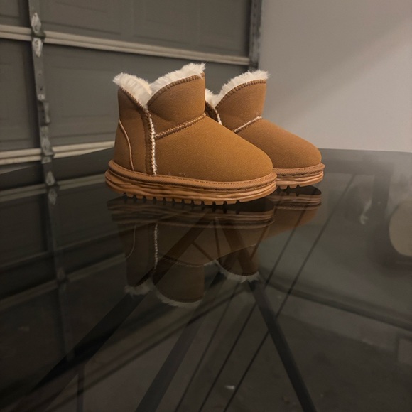 Kids Cozy Brown Shearling-Lined Boots - Picture 2 of 7